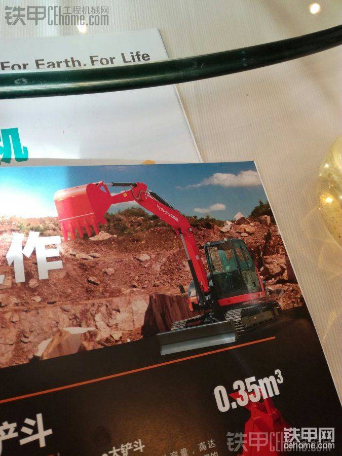 KX175，整機(jī)重量7.5噸，斗量0.35方。帶推土鏟的48萬，不帶推土鏟的46萬，一個(gè)推土鏟2萬<img class="smiley" src="/img/smiley/default/shocked.gif"><img class="smiley" src="/img/smiley/default/shocked.gif"><img class="smiley" src="/img/smiley/default/shocked.gif">
