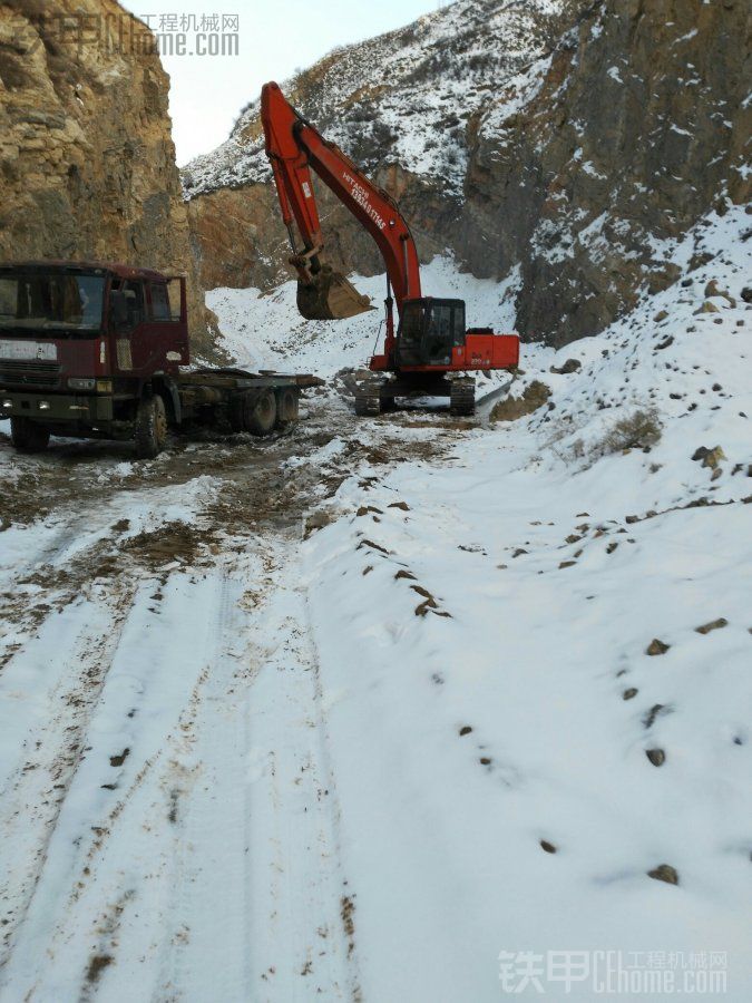 【最牛操作手】日立240大雪天出山！