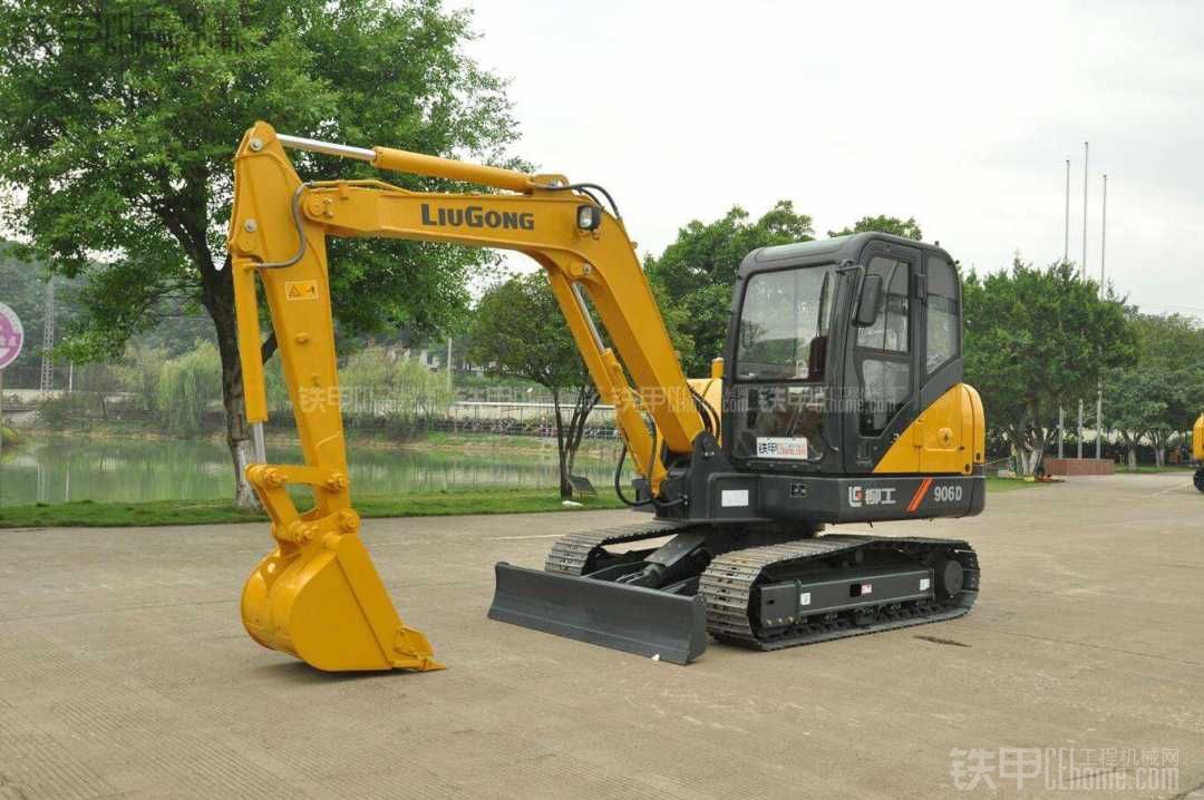甲友们你们觉得柳工906D与斗山60-7那个挖机好