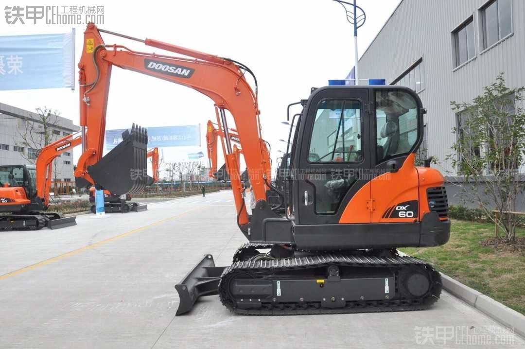 甲友们你们觉得柳工906D与斗山60-7那个挖机好