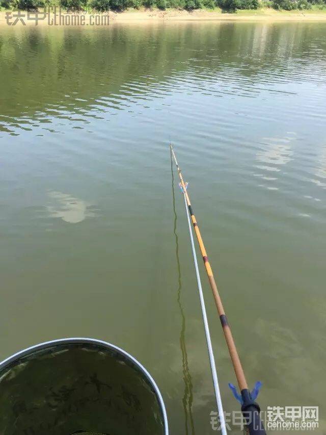 一桿一線，一垂綸，我覺得釣魚不在于魚獲，重要在于心境。就像人生做很多事情并不是一 ...
