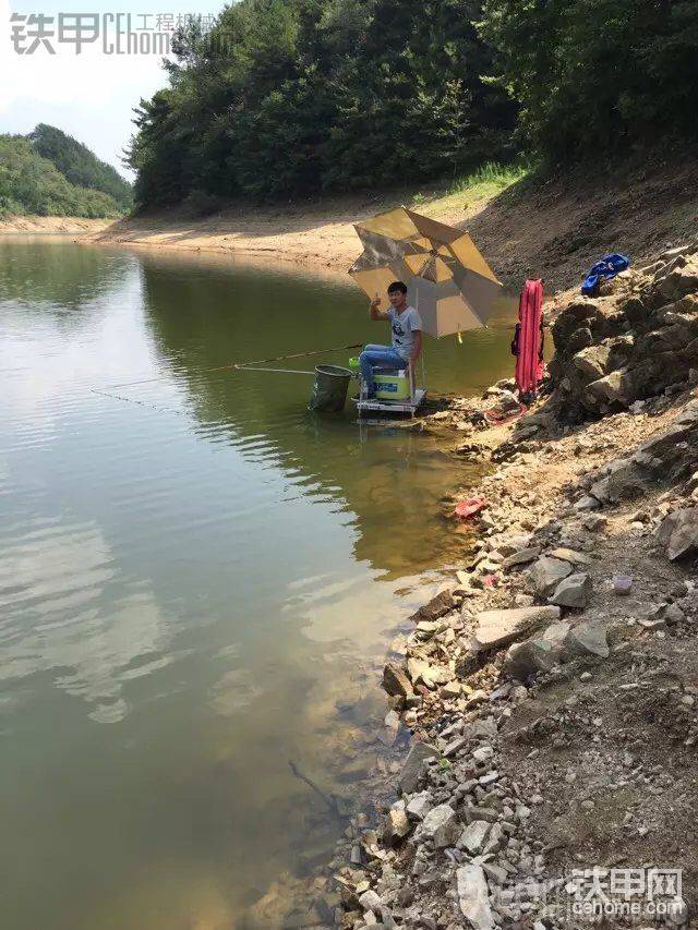 釣魚也是骨灰級愛好，野釣是一種觸碰大自然的享受