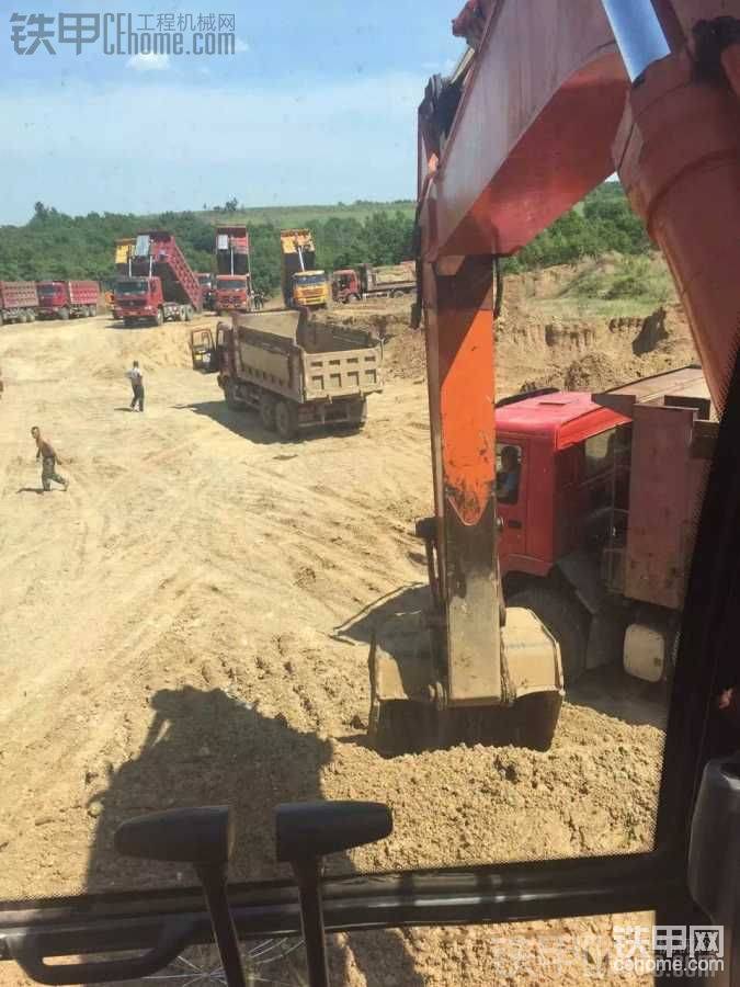 這個就是我的座駕，可以算是老爺車吧。但是心不老，狀態(tài)非常不錯