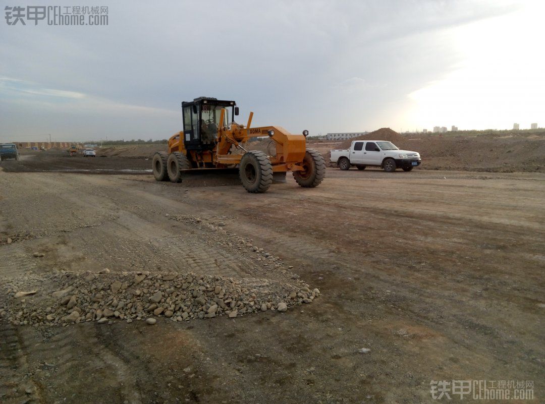 新疆吐鲁番招平地机师傅