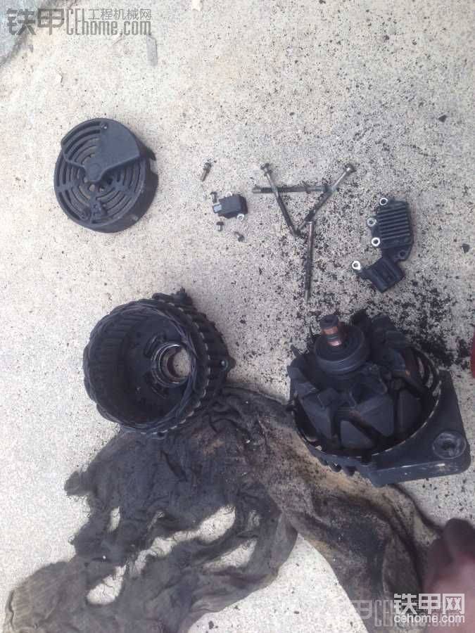 检测励磁线圈上的铜套和电刷上有没有污物