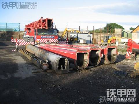 起重機吊臂內(nèi)部