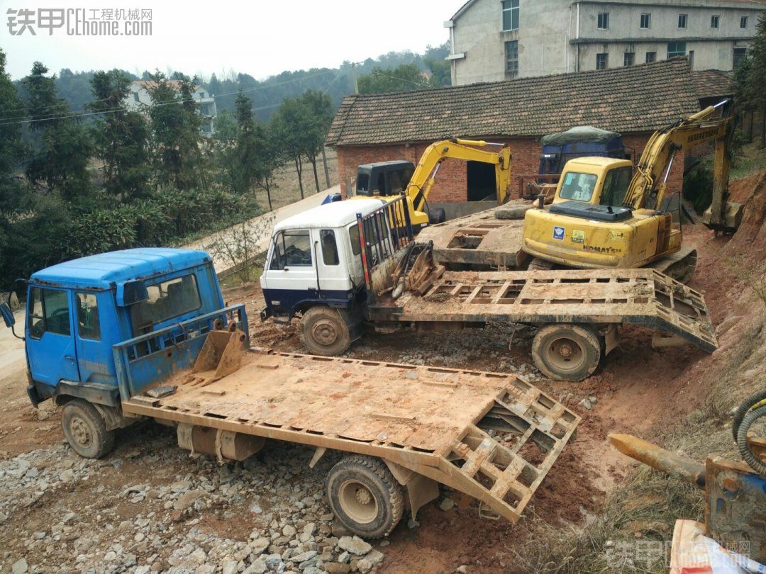 湖南岳陽地區(qū)求購60～260挖機(jī)兩臺(tái)