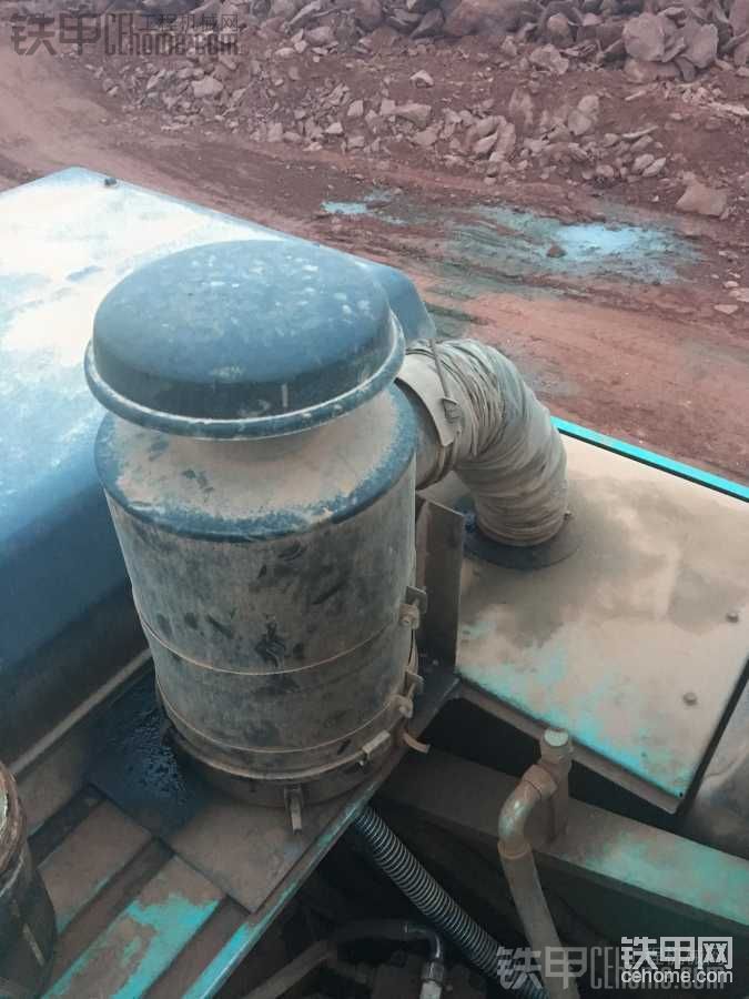 由于工作环境灰尘太大，对挖机还是好点加个空气油滤，有很大作用，只要不缺油，空气滤 ...