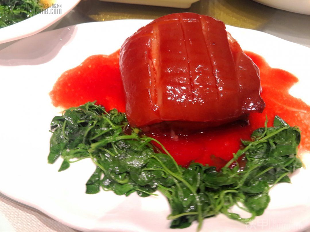 苏帮菜特色方肉,类似红烧肉和扣肉