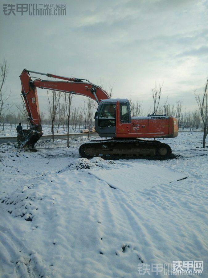 有木有老師傅猜一哈這是撒時候的車？？<img class="smiley" src="/img/smiley/default/hug.gif"><img class="smiley" src="/img/smiley/default/hug.gif">

