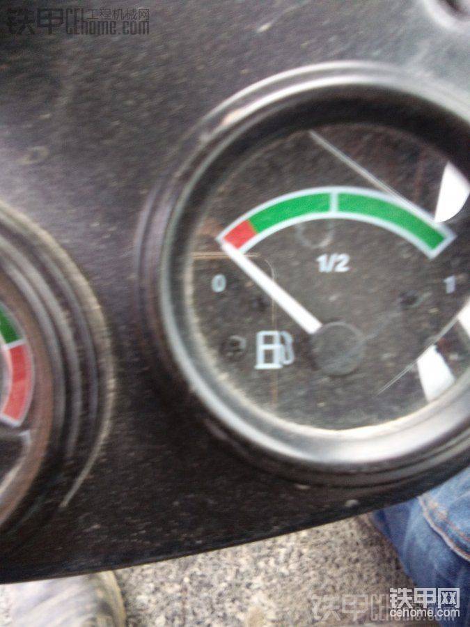 油表是80年代的经典油表，非常的不准确，降得很快，没有油可以干半天