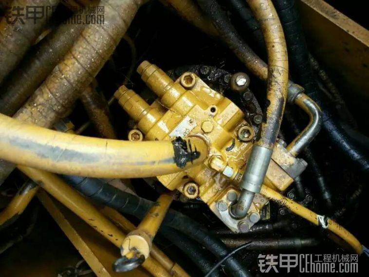 當?shù)乩习傩找矇蚝莸?，把挖機老板害苦了