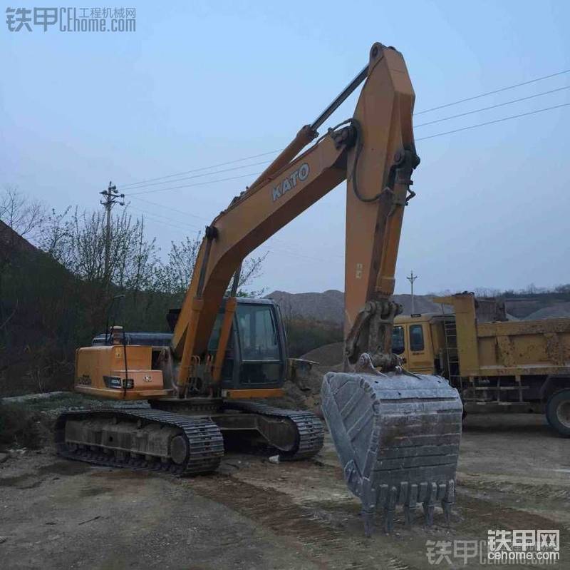每天做十個(gè)小時(shí)，有八個(gè)小時(shí)正常，有兩個(gè)小時(shí)就不正常了。求老師傅指點(diǎn)怎么維修。檢查那個(gè)部位