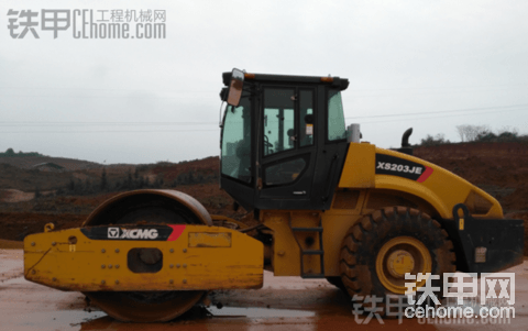 幫忙看看這個(gè)機(jī)子是哪年的機(jī)子    是不是20噸的    和值多少錢  準(zhǔn)備入手