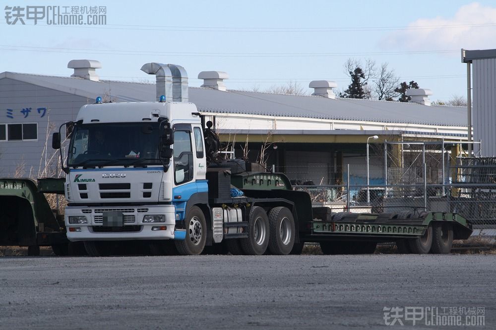 日本低平板拖車