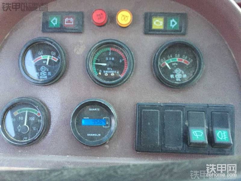 鏟車一千小時(shí)了！壓力低是怎么回事??！新車的時(shí)候壓力表在一個(gè)二之間，現(xiàn)在油門到底壓力才到一，怠速時(shí)壓力還不到一。
