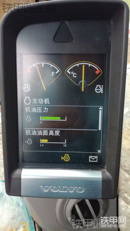 過(guò)幾天做500小時(shí)保養(yǎng)，所以現(xiàn)在顯示屏顯示機(jī)油略少，這個(gè)電控直噴車電路敏感，一點(diǎn)點(diǎn)異 ...