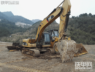 这是纯进口吗？2735小时卡特彼勒320D挖掘机使用报告