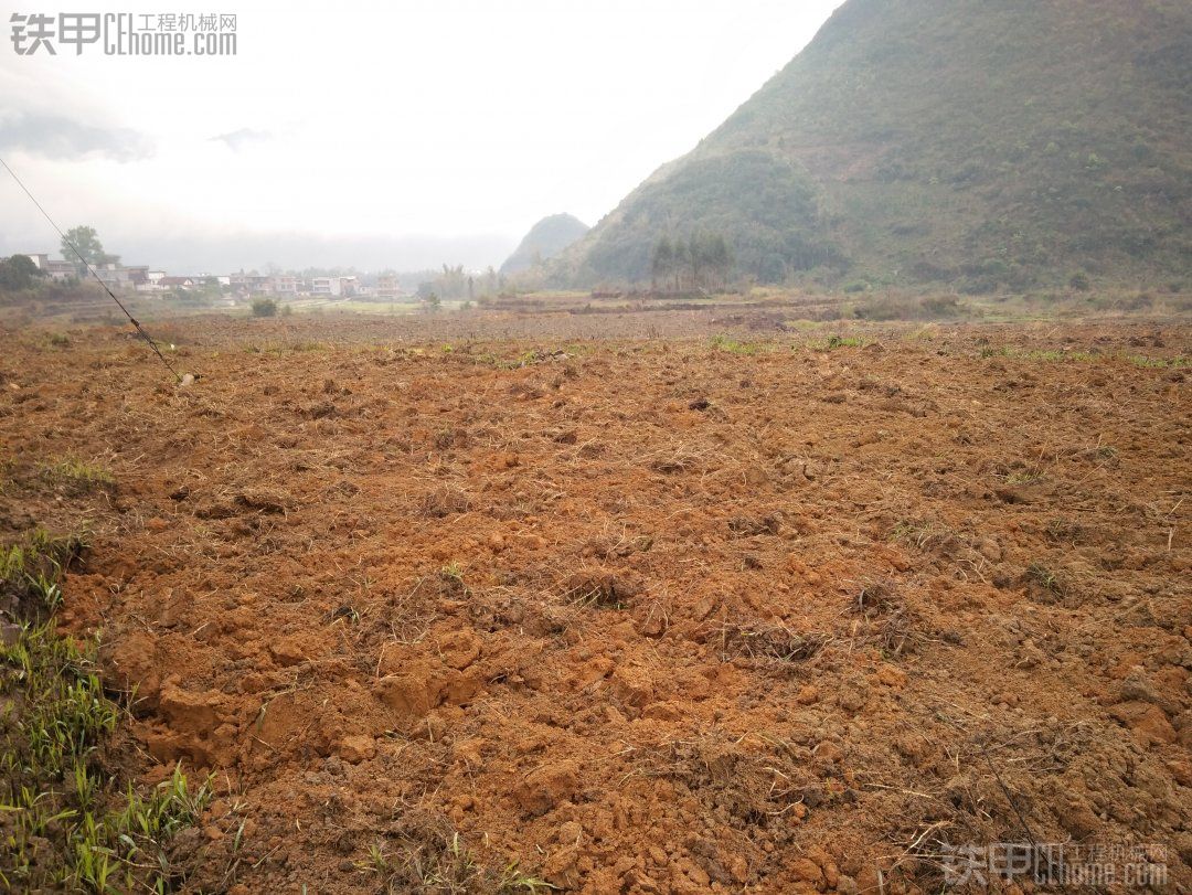 各位兄弟，你們像這樣的地70機(jī)能挖多少畝？