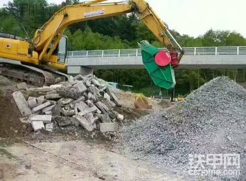 這個東西就是傳說中的挖機破碎機