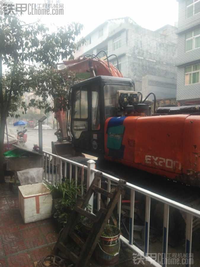 陰雨十天，屋爛藤也爛，大旱十年，蒼空井也空