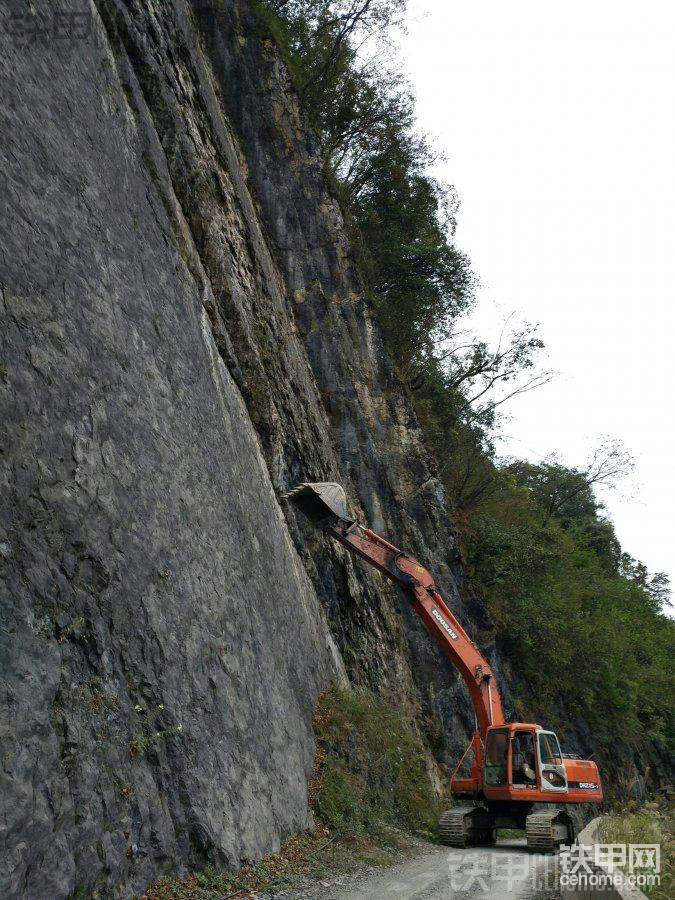 大山之下如此小。