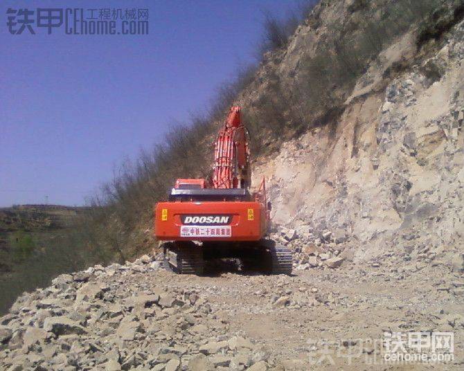 这台就是我学徒时的车，崭新蹭亮啊，每天都会把外边擦擦，驾驶室更是干干净净的，进去 ...