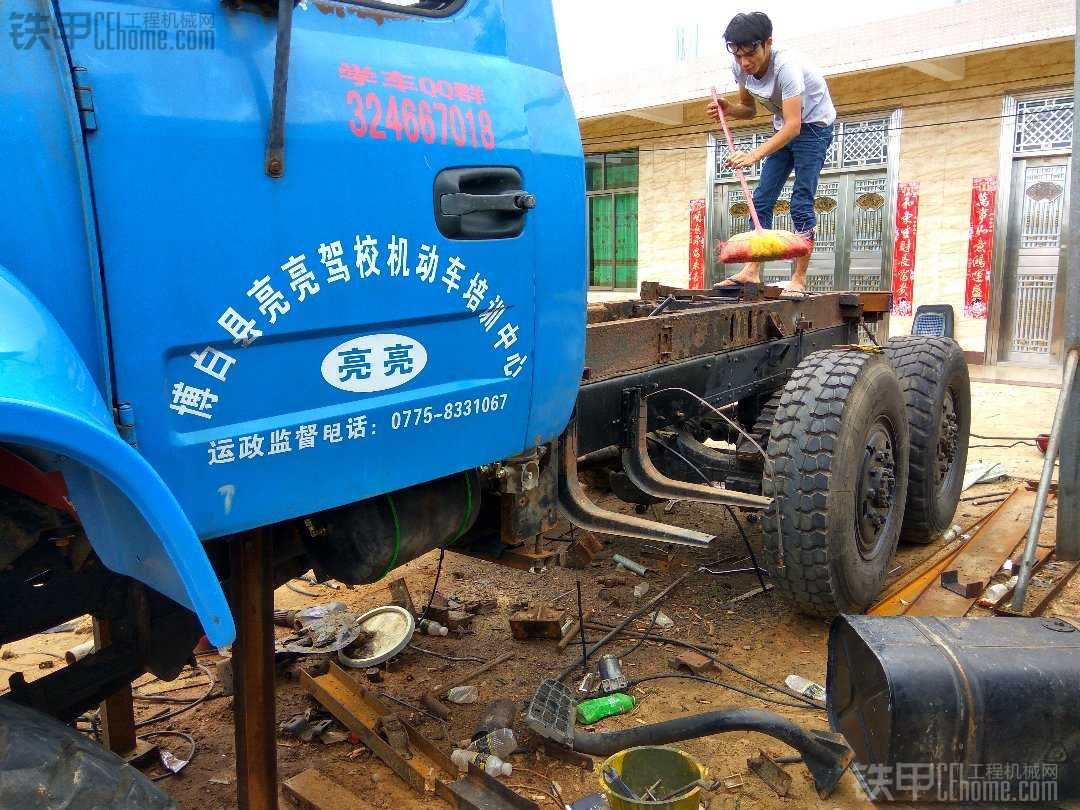 無敵六驅(qū)動拖車改裝中。。