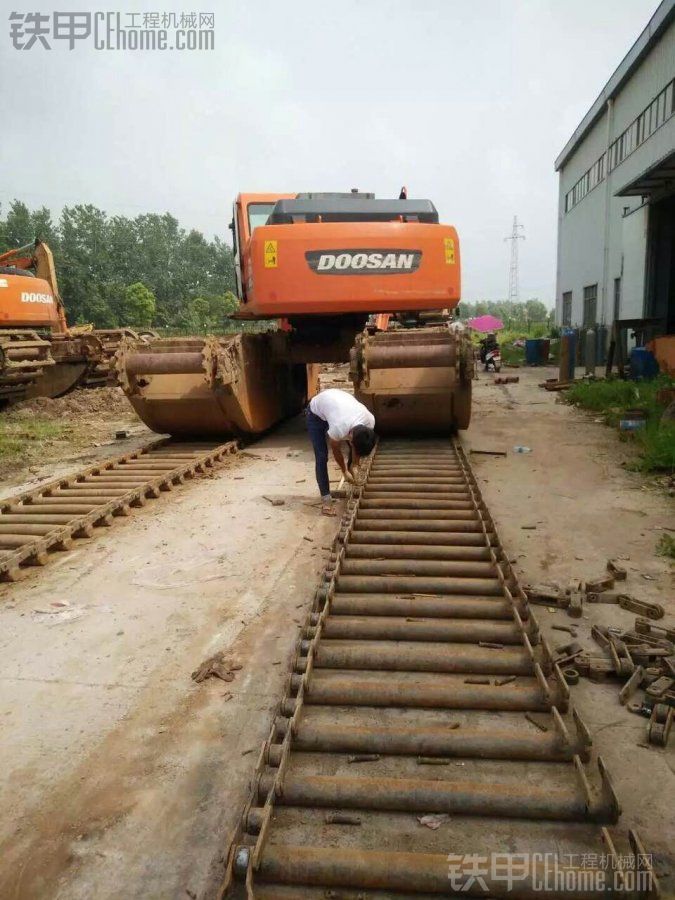 水陸挖掘機，水陸兩棲挖掘機！