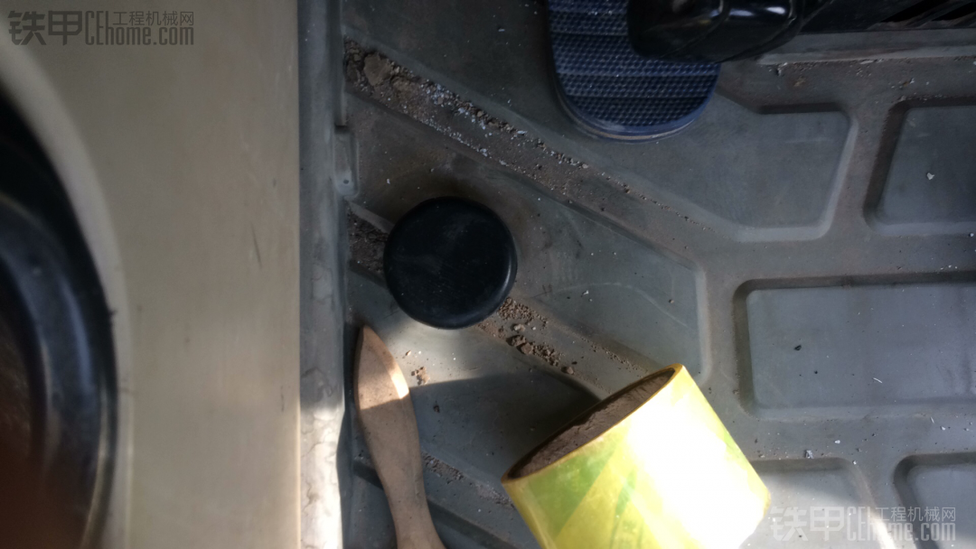卡特307c驾驶室里面打黄油的那个是润滑哪个部位的