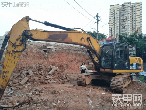 萬(wàn)能的機(jī)友請(qǐng)教一下這臺(tái)機(jī)機(jī)多少能買(mǎi)！