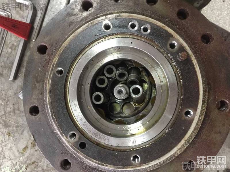 老哥們這個(gè)剎車盤怎么下，我都什么工具都沒有。再不拿制動(dòng)盤的情況下怎么裝柱塞馬達(dá)？