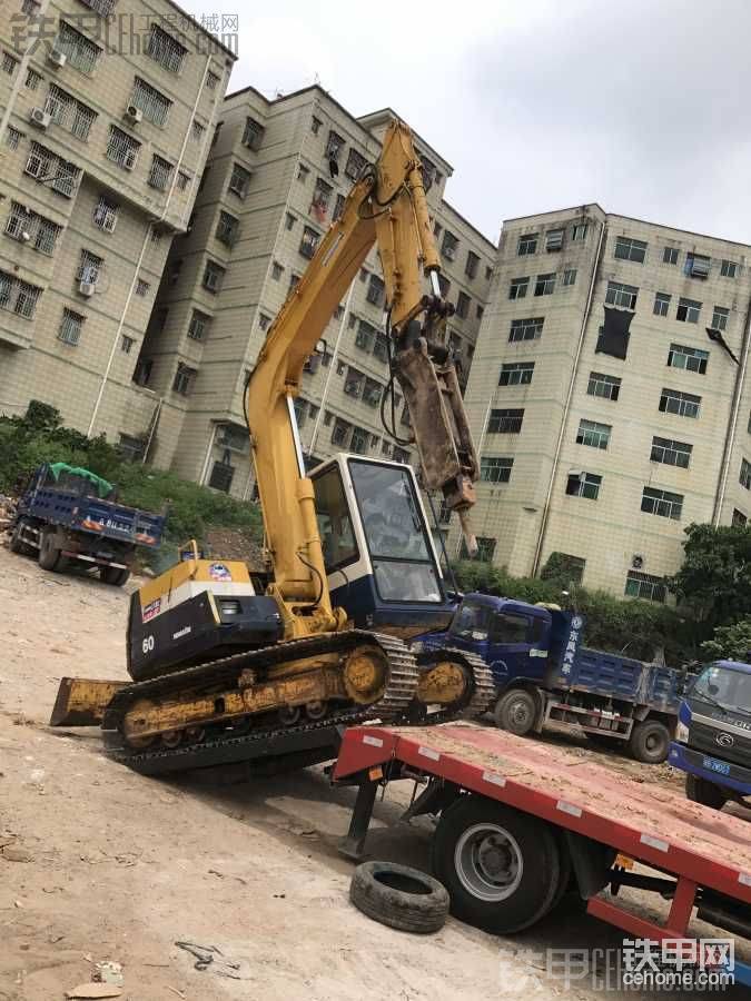 上拖車，出發(fā)干活去了，沒上斗，直接炮。破處去了<img class="smiley" src="/img/smiley/default/titter.gif">