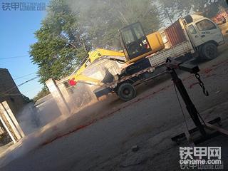 新提卡特305.5E2挖掘機(jī)