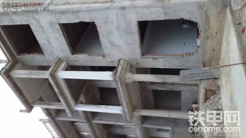 三層樓怎么拆，210挖掘機(jī)沒有炮頭