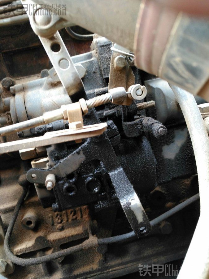 喷油泵调速器附近漏机油，怎么处理求帮