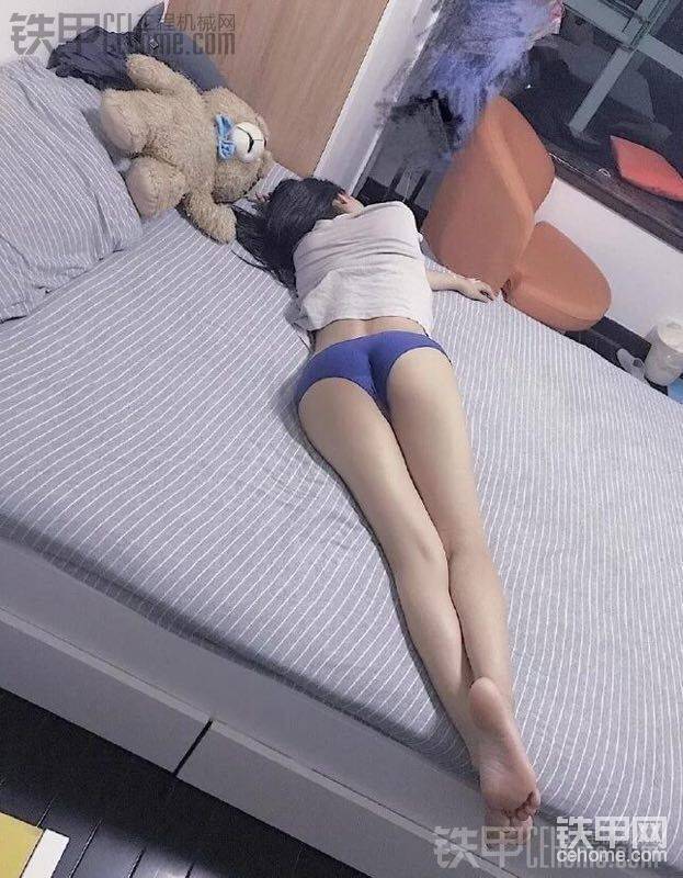 這老板一般我們做臺(tái)班的吧，他什么都不說(shuō)，要是自己的活，話一大堆，4個(gè)駕駛員我們3個(gè)外來(lái)者都被他說(shuō)，他就不說(shuō)他侄子，
