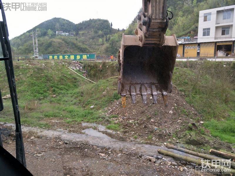 土方斗。用著還行，斗跟自己改的斗山300的
