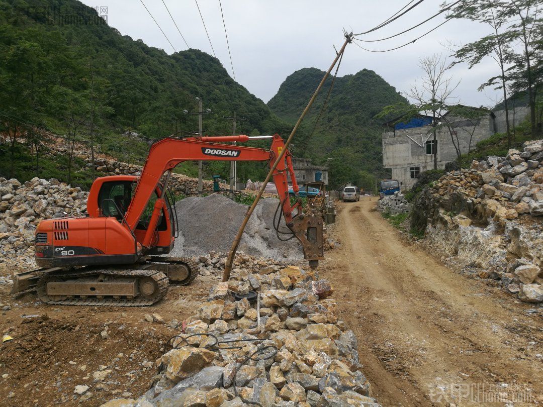 斗山80机，发动机“哒哒哒”的响