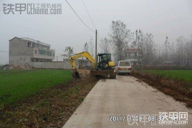 就是這臺(tái)，這相片是的我出師后干活拍的了。