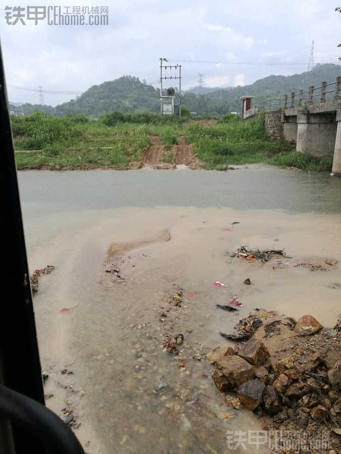 頂班，爛機+下大雨