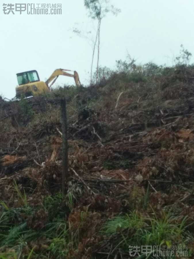 30度徙坡工作，開挖掘機(jī)干這種活要錢不要命