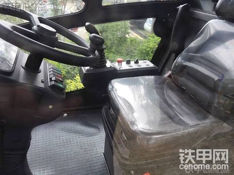 看個(gè)JB啊 2手的這么貴徐工20T的要24W。 22T要27W還是老柴了