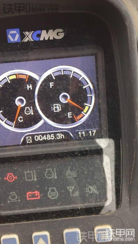 明天挖機吊車閑置