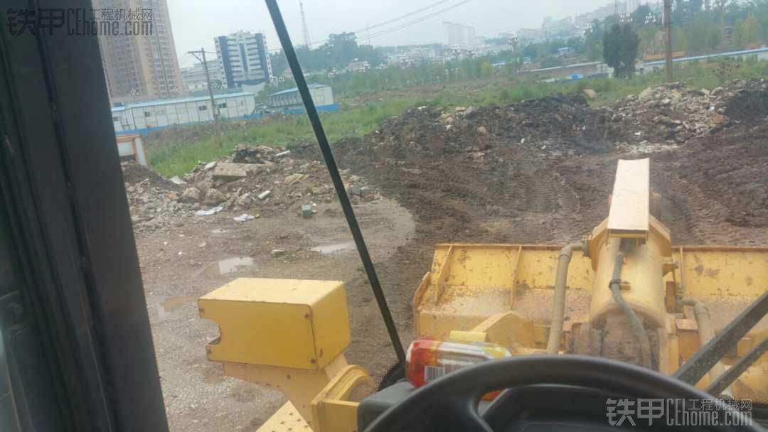 大家猜猜什么車 下了好幾天雨了 都是泥