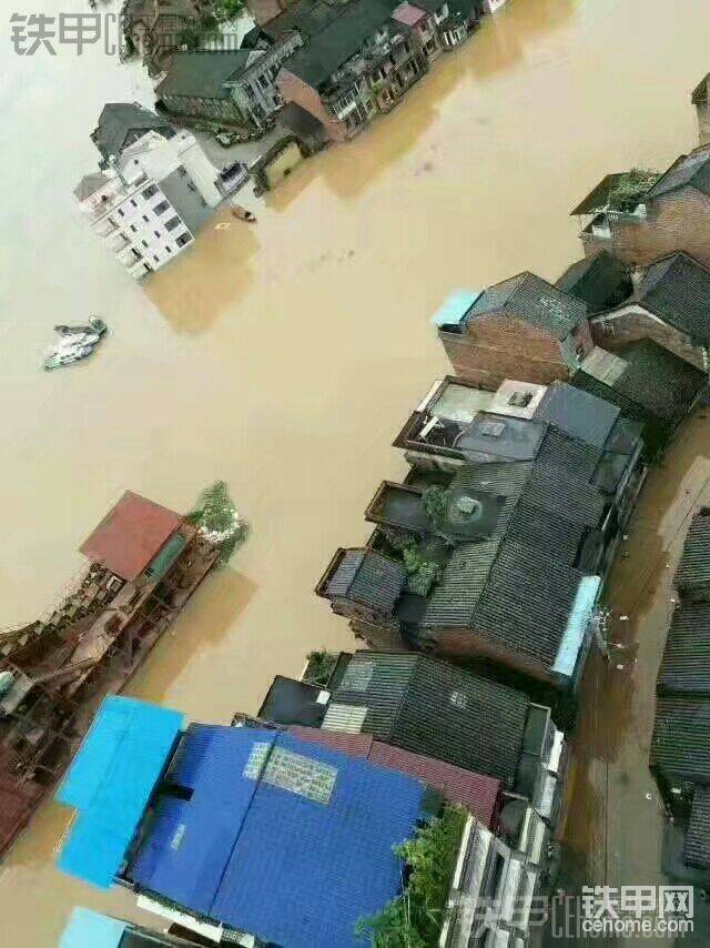 湖南天灾特大洪水挖机被淹没。-帖子图片