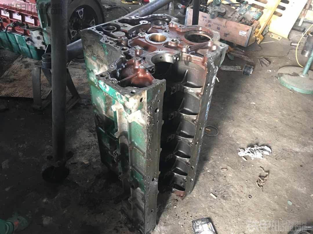 出售一台旧缸体 沃尔沃290原车发动机拆下来的。