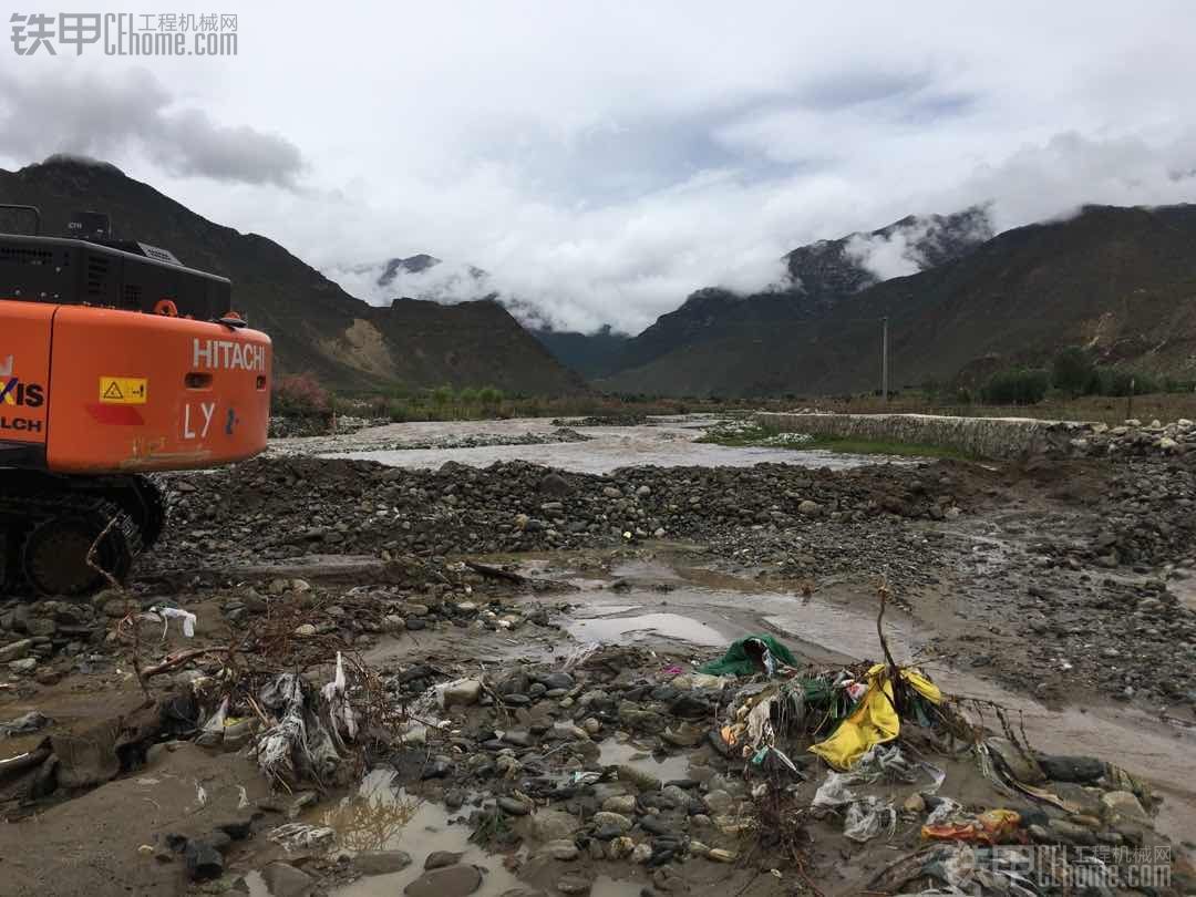 我的西藏趣事二：暴雨后，幫藏族喇嘛挖水管。