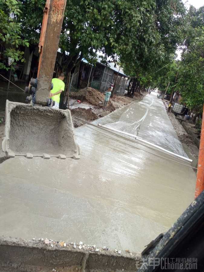 下雨還是抵擋不了激情