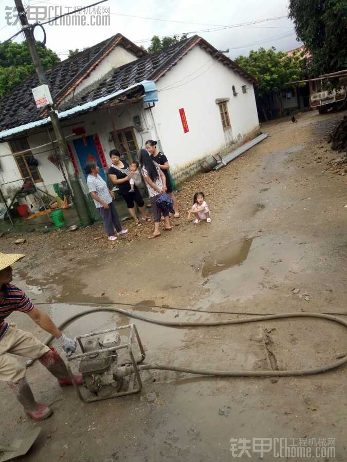 下雨還是抵擋不了激情